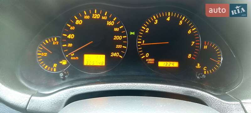 Седан Toyota Avensis 2004 в Броварах