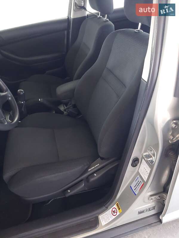 Универсал Toyota Avensis 2003 в Трускавце