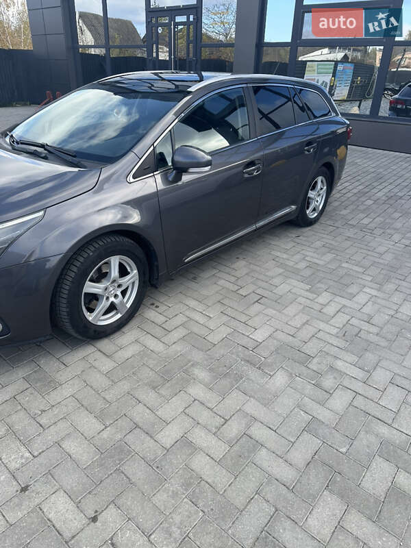 Універсал Toyota Avensis 2012 в Шепетівці