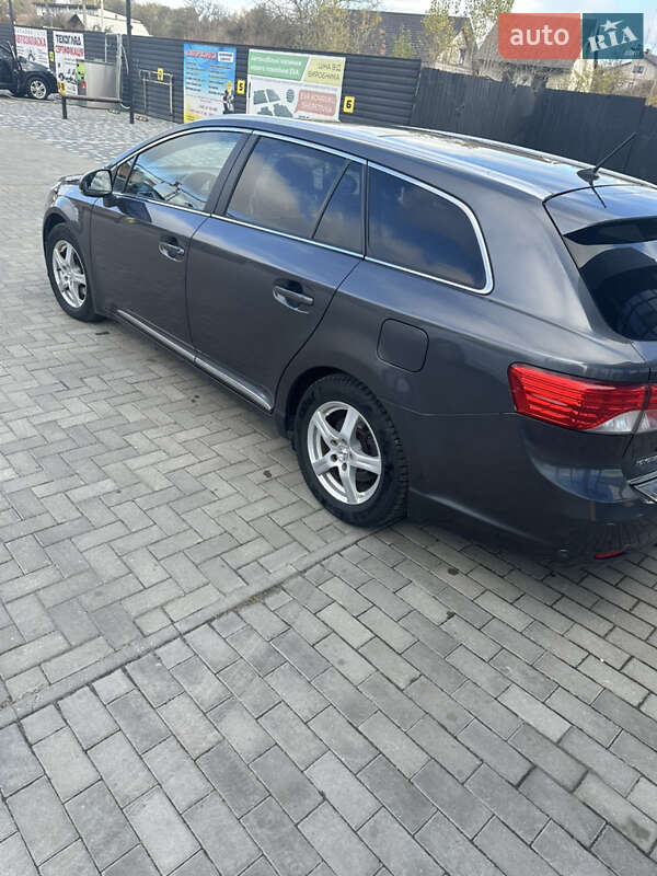 Універсал Toyota Avensis 2012 в Шепетівці