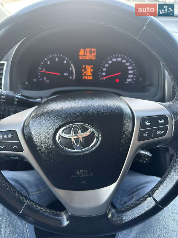 Універсал Toyota Avensis 2012 в Шепетівці