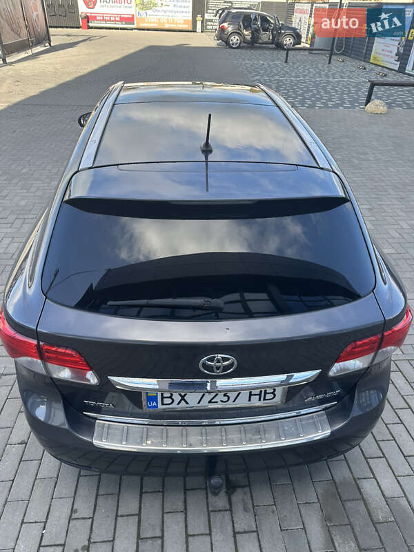 Універсал Toyota Avensis 2012 в Шепетівці