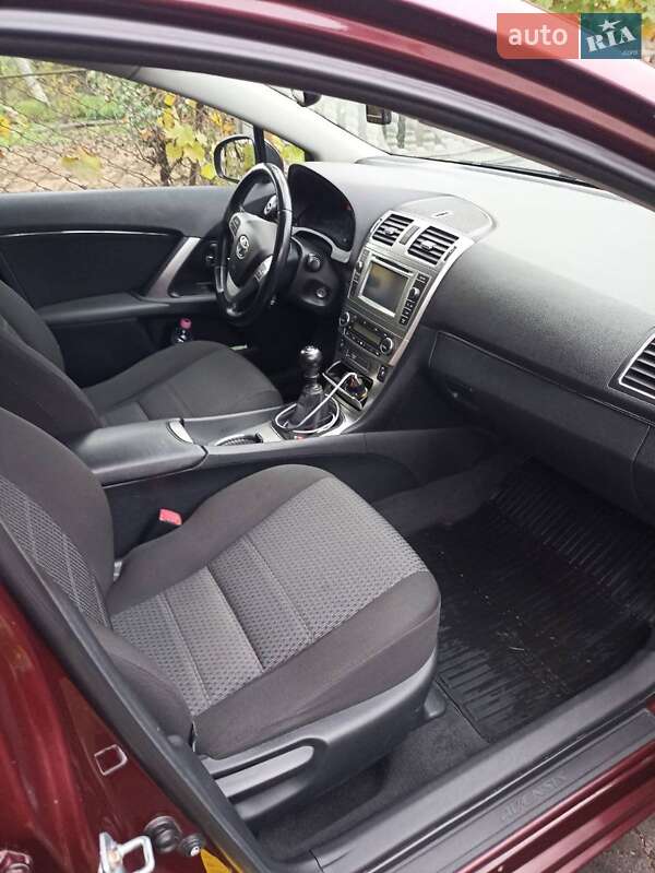 Універсал Toyota Avensis 2012 в Рівному