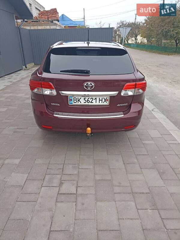 Універсал Toyota Avensis 2012 в Рівному