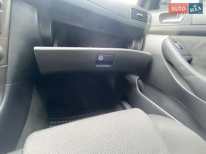 Седан Toyota Avensis 2007 в Киеве