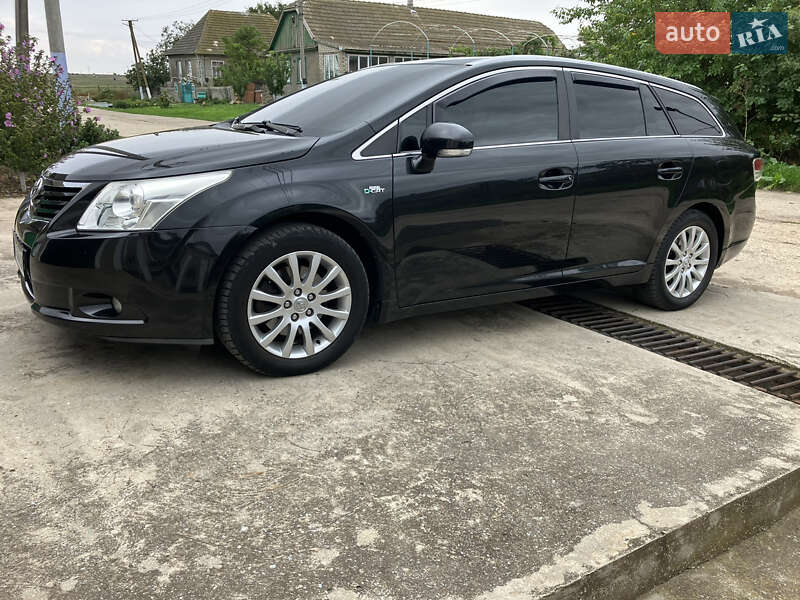Универсал Toyota Avensis 2010 в Сарате