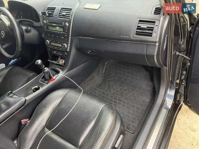 Универсал Toyota Avensis 2010 в Сарате