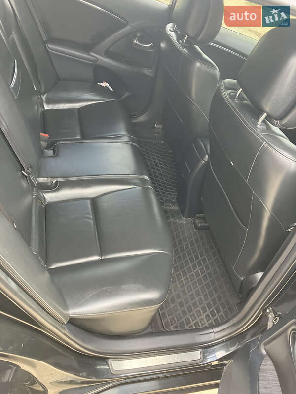 Универсал Toyota Avensis 2010 в Сарате