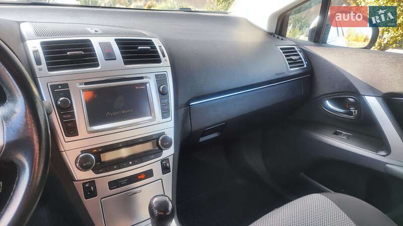 Универсал Toyota Avensis 2012 в Черноморске