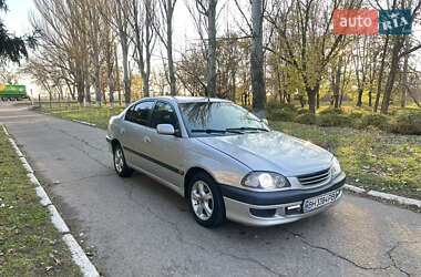 Седан Toyota Avensis 2000 в Одессе