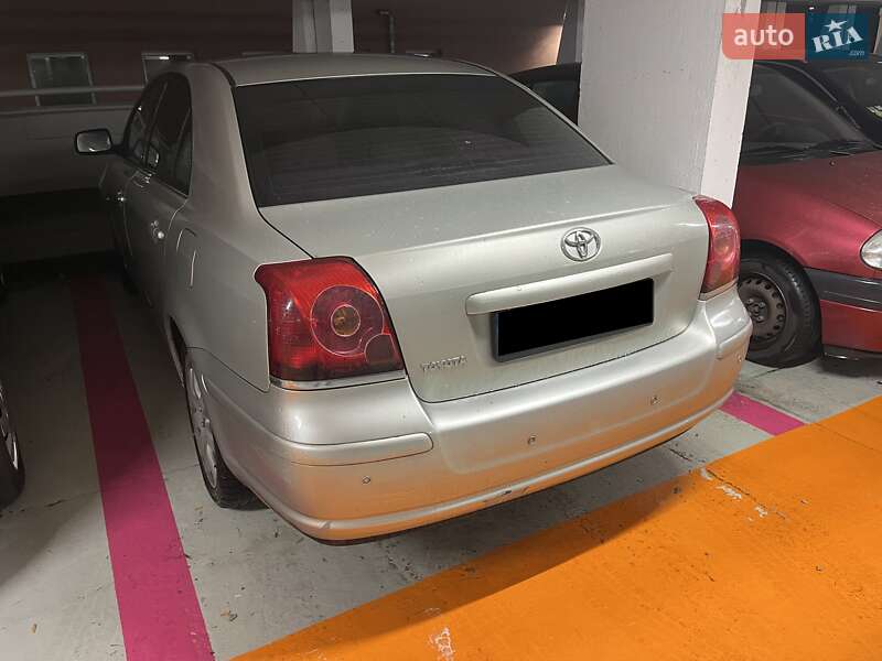 Седан Toyota Avensis 2003 в Івано-Франківську