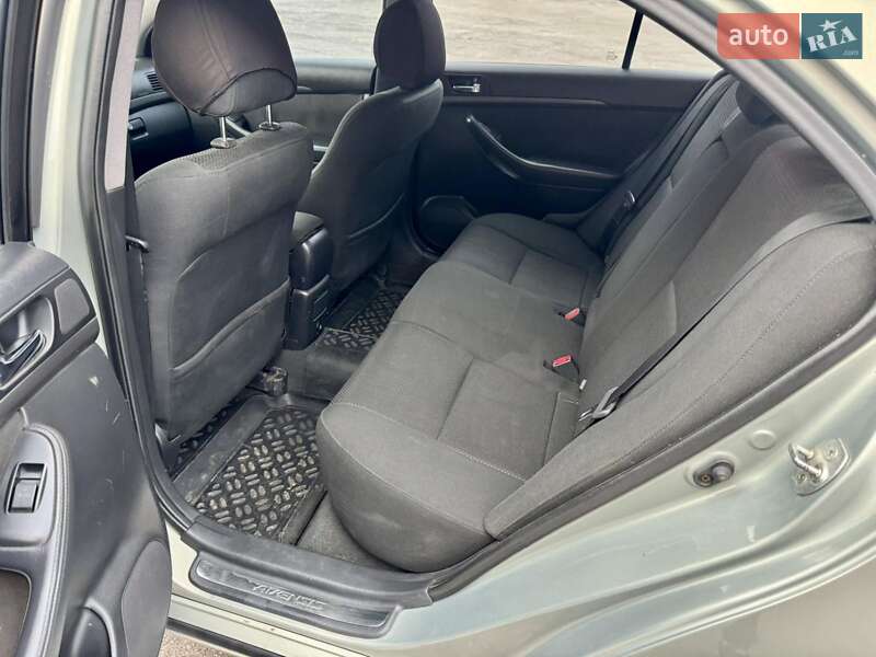 Седан Toyota Avensis 2004 в Харькове фото 12 Седан Toyota Avensis 2004 в Харькове