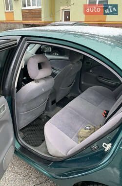 Седан Toyota Avensis 2001 в 