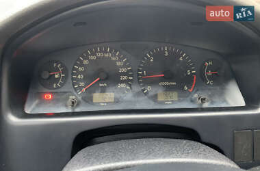 Седан Toyota Avensis 2001 в 