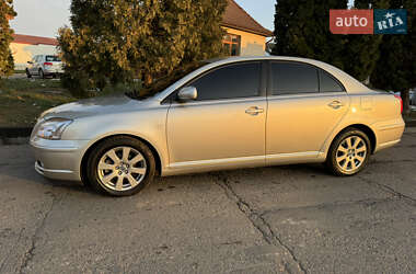 Седан Toyota Avensis 2003 в Черновцах