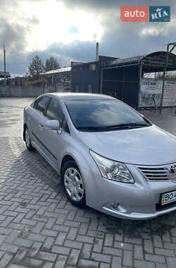 Седан Toyota Avensis 2010 в Почаеве