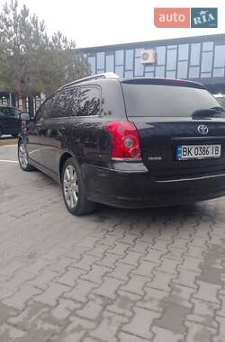 Універсал Toyota Avensis 2007 в Рівному