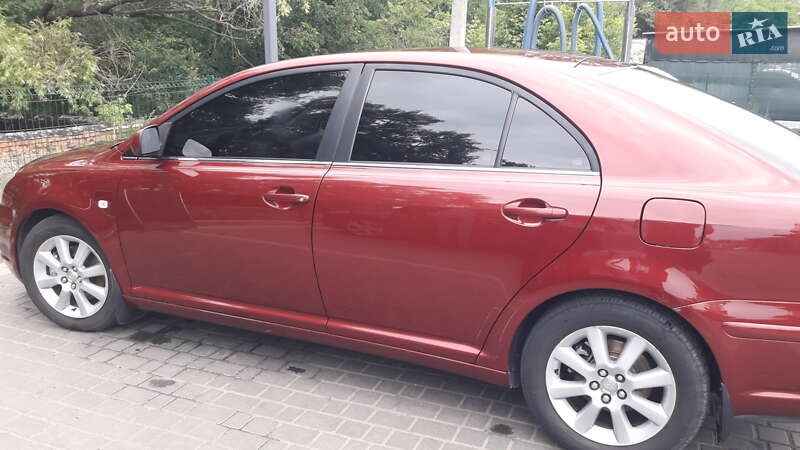 Седан Toyota Avensis 2004 в Днепре