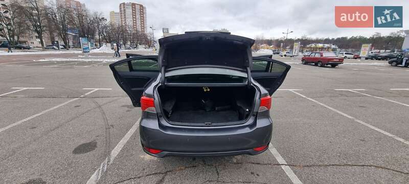 Седан Toyota Avensis 2012 в Броварах