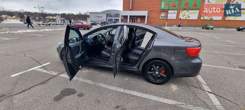 Седан Toyota Avensis 2012 в Броварах