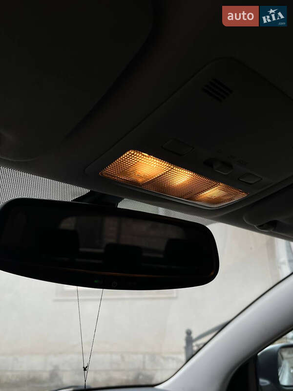 Универсал Toyota Avensis 2005 в Черновцах