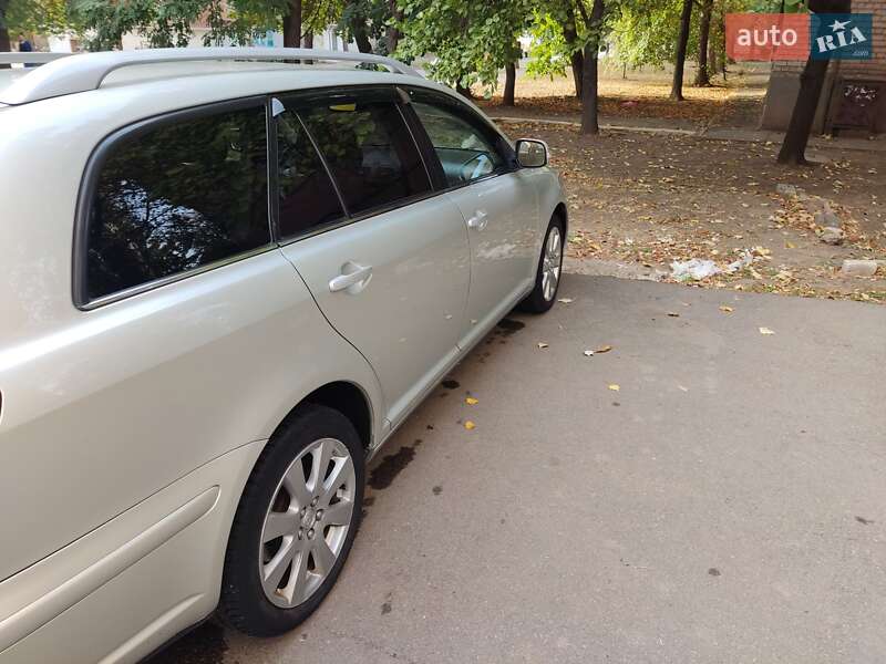 Універсал Toyota Avensis 2008 в Кривому Розі