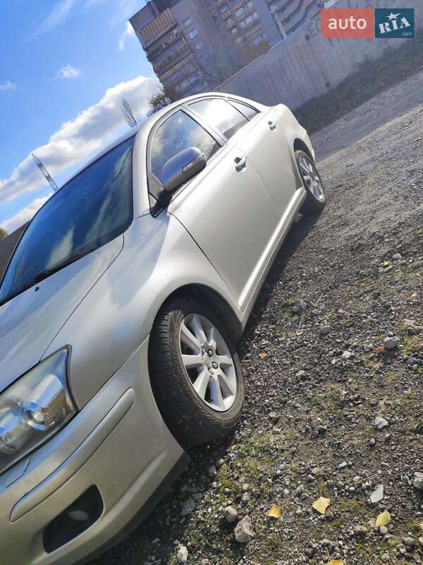 Седан Toyota Avensis 2006 в Дніпрі