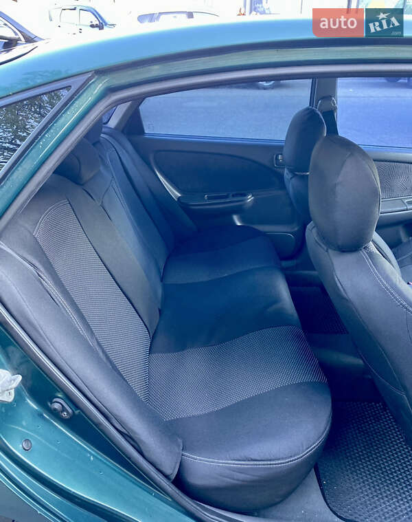 Седан Toyota Avensis 1999 в Запоріжжі
