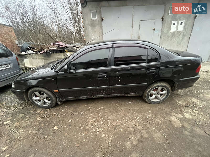 Седан Toyota Avensis 2000 в Хмельницькому