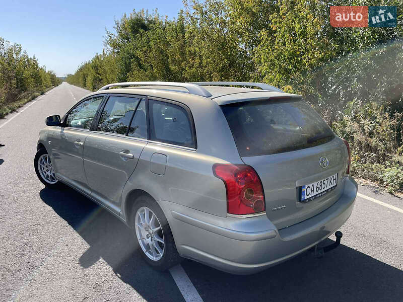 Универсал Toyota Avensis 2005 в Христиновке