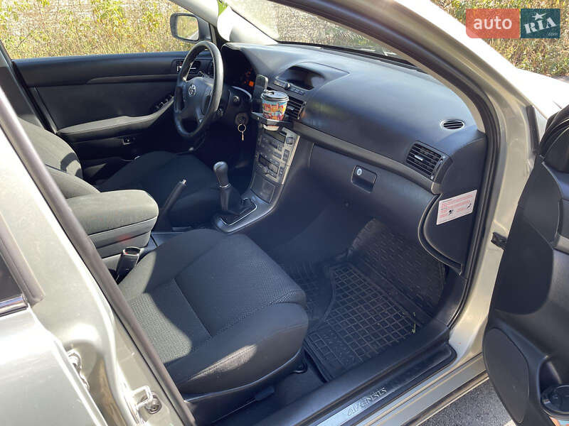 Универсал Toyota Avensis 2005 в Христиновке