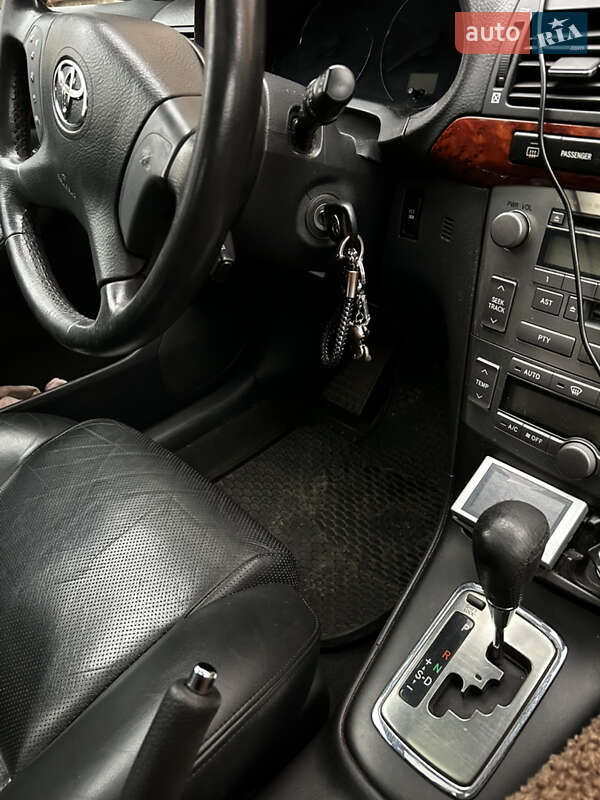 Лифтбек Toyota Avensis 2004 в Кривом Роге фото 9 Лифтбек Toyota Avensis 2004 в Кривом Роге