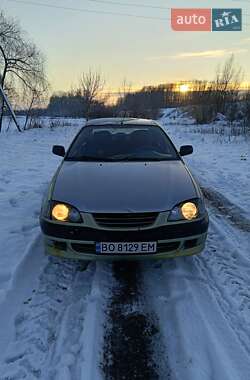 Седан Toyota Avensis 1998 в Ланівці