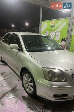 Ліфтбек Toyota Avensis 2005 в Рокитному