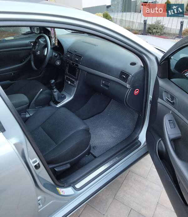 Лифтбек Toyota Avensis 2007 в Измаиле