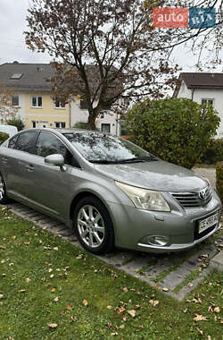 Седан Toyota Avensis 2008 в Чернівцях