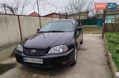 Седан Toyota Avensis 2000 в Білгороді-Дністровському