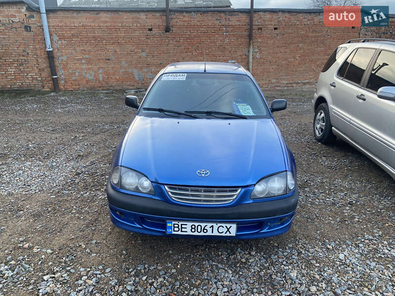 Седан Toyota Avensis 1998 в Первомайську