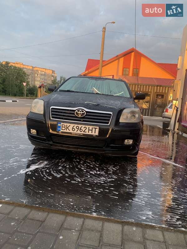 Універсал Toyota Avensis 2003 в Рівному