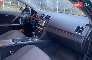 Седан Toyota Avensis 2013 в Кременчуці