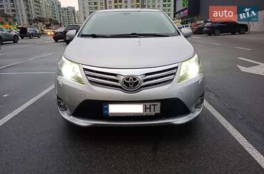 Седан Toyota Avensis 2012 в Киеве