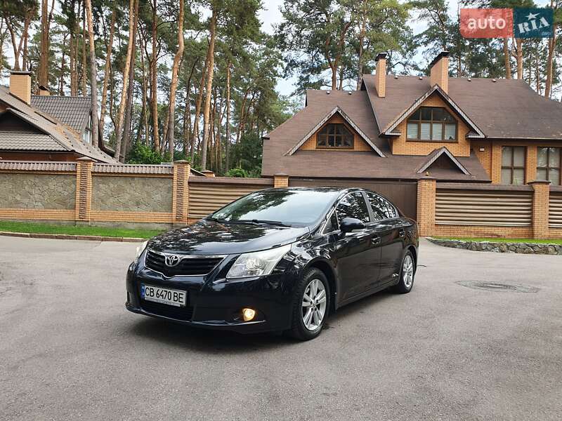 Седан Toyota Avensis 2011 в Чернігові