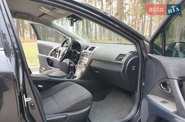 Седан Toyota Avensis 2011 в Чернігові