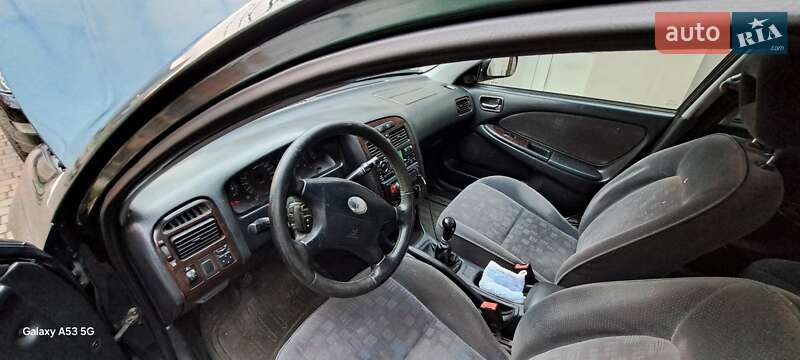 Седан Toyota Avensis 2000 в Болграді