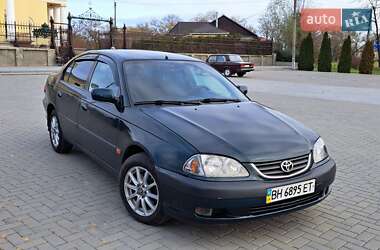 Седан Toyota Avensis 2000 в Болграде