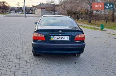 Седан Toyota Avensis 2000 в Болграде