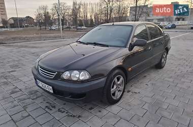 Седан Toyota Avensis 1999 в Черкасах