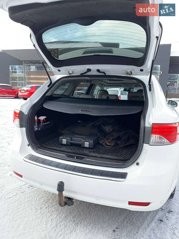 Універсал Toyota Avensis 2012 в Тернополі