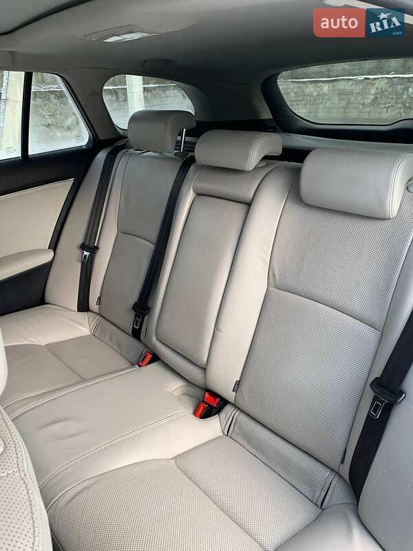 Універсал Toyota Avensis 2012 в Тернополі