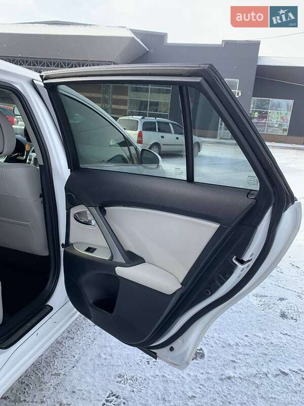 Універсал Toyota Avensis 2012 в Тернополі